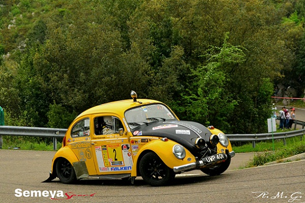 VW Beetle del piloto de Hereford Bob Beales, que compró por 1900 Libras y conserva "original" desde 1958