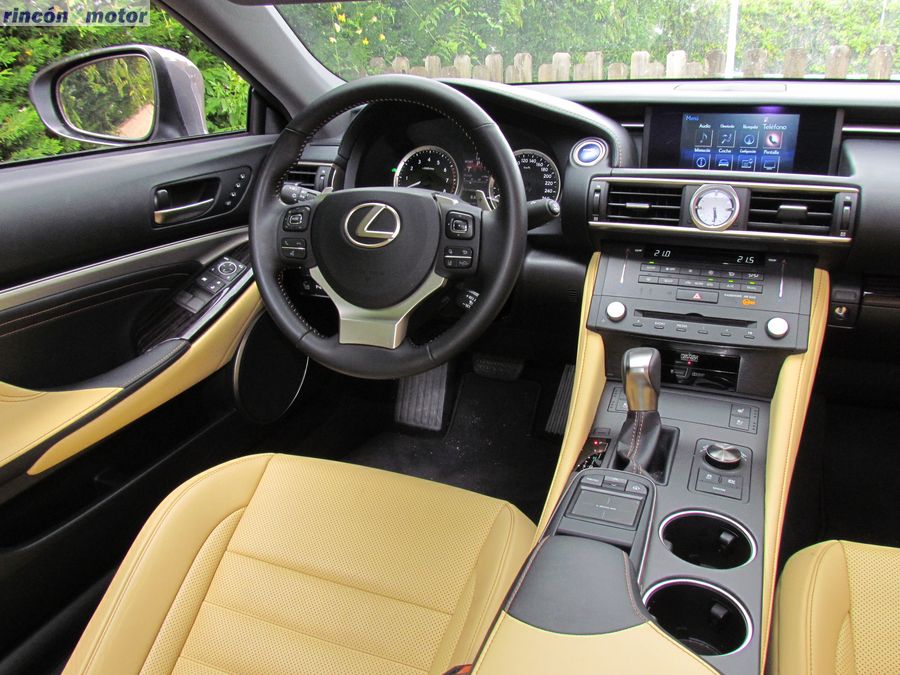 3-06-interior-lexus-rc-300h-prueba-2017