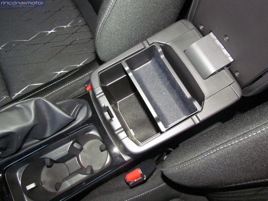 4-08-interior-detalle-mitsubishi_eclipse_cross_150T_2018