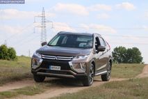 1-04-exterior-mitsubishi_eclipse_cross_150T_2018