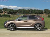 1-09-exterior-mitsubishi_eclipse_cross_150T_2018