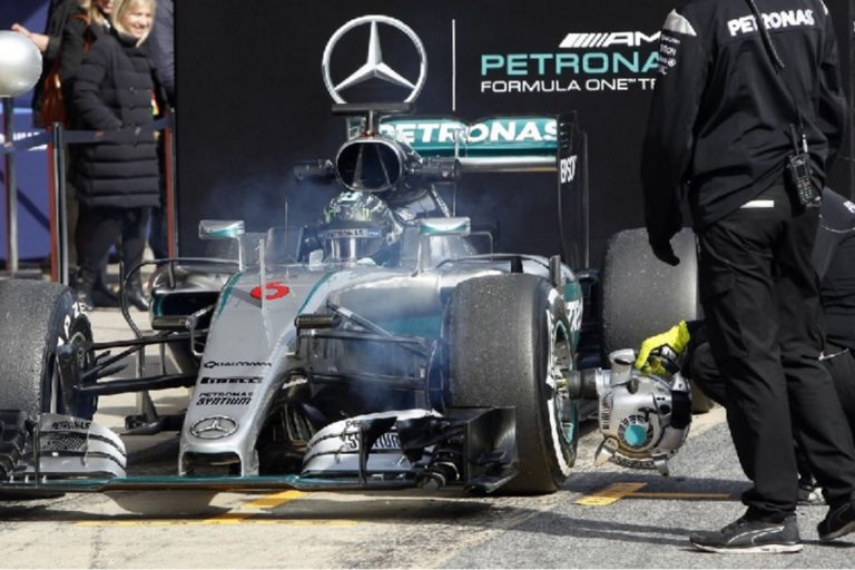 mercedes f1 test montmelo 2402