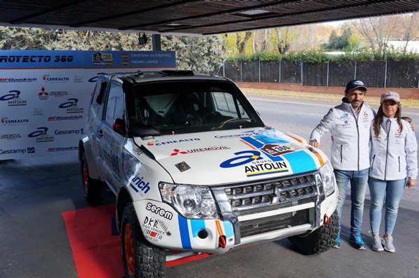 Cristina Gutierrez presentacion dakar 17 mitsubishi montero