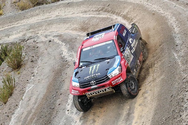 roma dakar 2017 toyota hilux