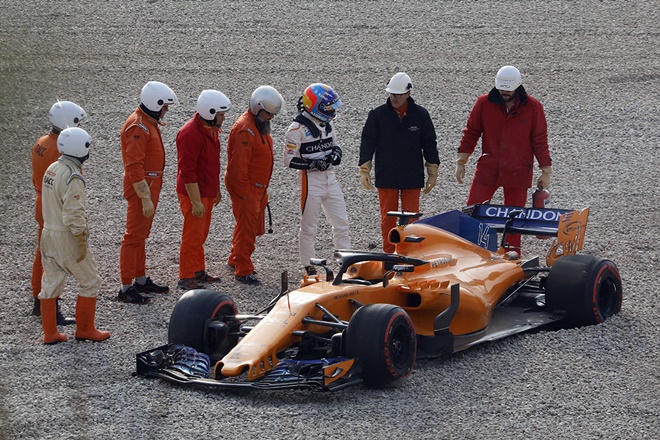 alonso accidente mclaren pucelana montmelo test f1
