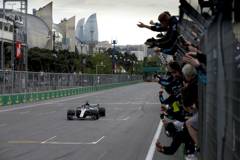 f1 azerbaiyan mercedes hamilton