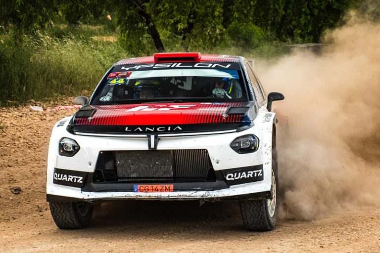 lancia Ypsilon HF Integrale en tierra