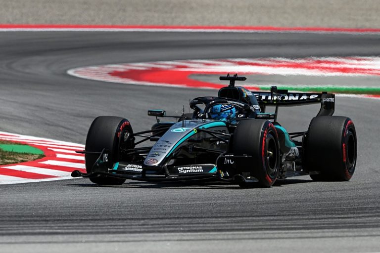 mercedes f1 rusell gp barcelona 26 pole